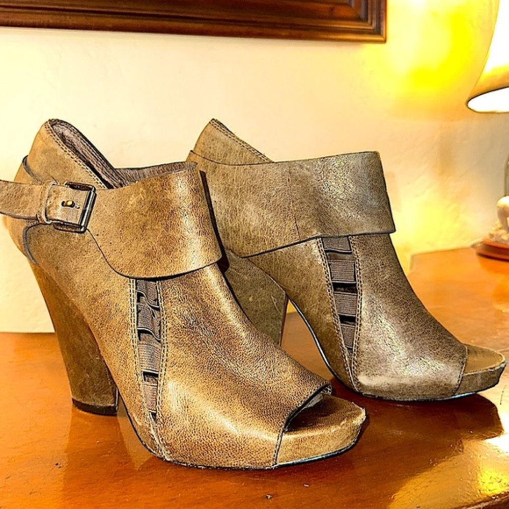Used seven for all mankind Peep toe booties